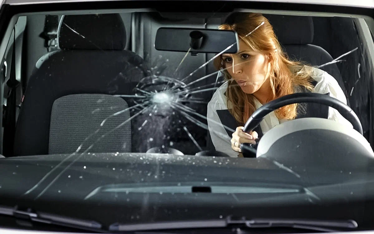 Штраф за лопнувшее или разбитое стекло автомобиля