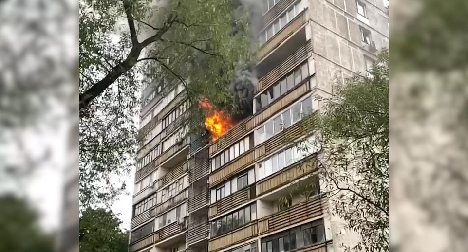 При пожаре в жилом доме на юге Москвы пострадали три человека