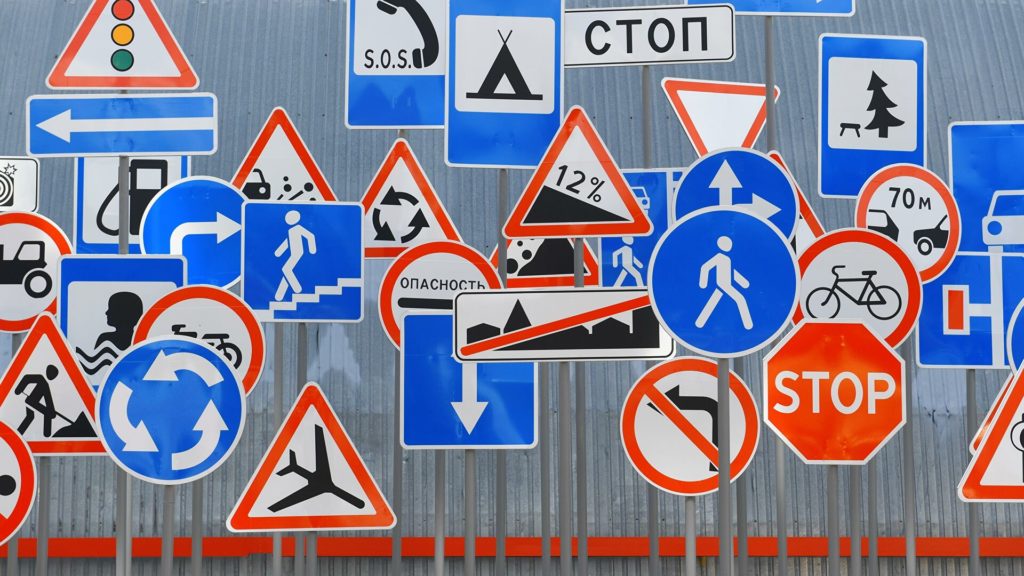 В России утвердили два новых дорожных знака