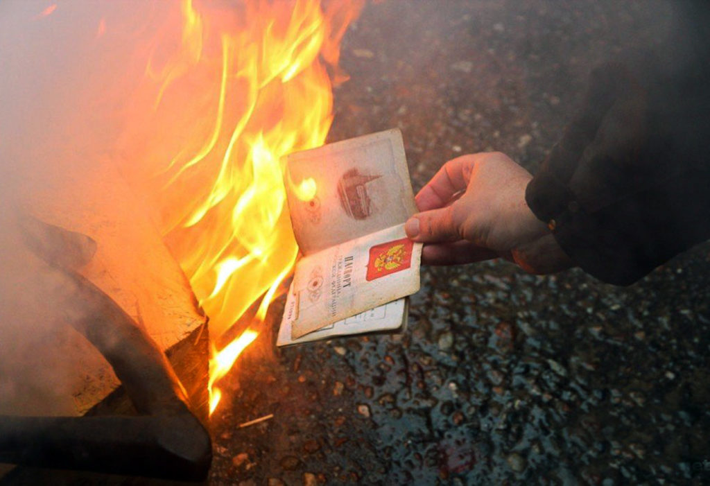 Лишение гражданства за сжигание паспорта РФ