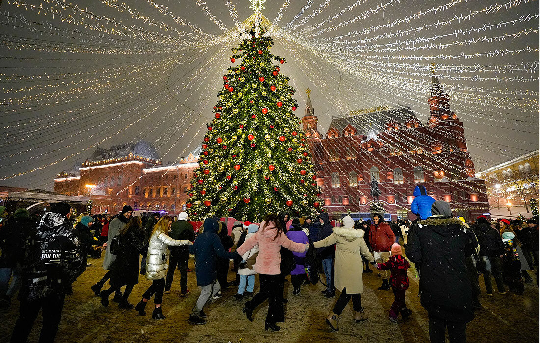 Более 70% россиян поддерживают отмену новогодних мероприятий в этом году