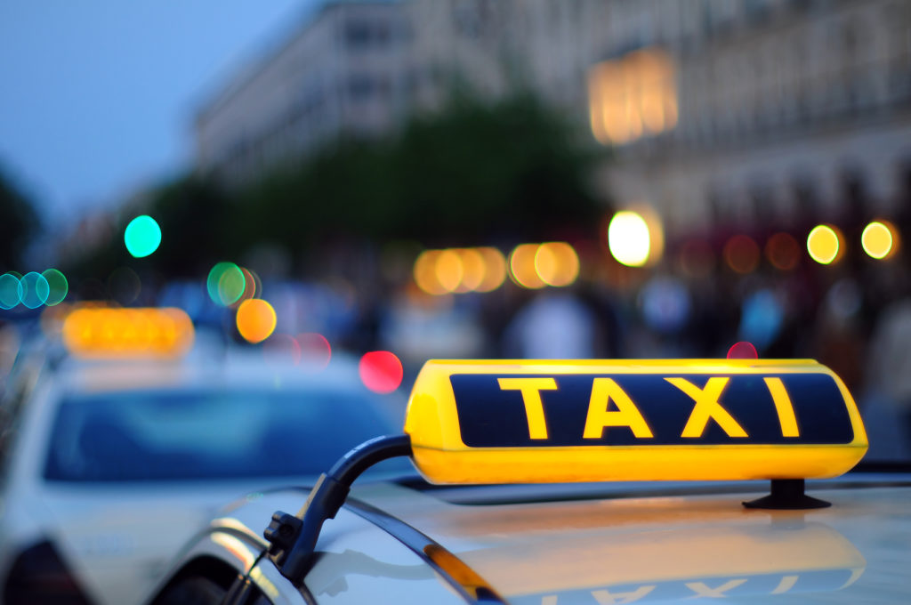 В Тюмени арестовали таксиста, надругавшегося над уснувшей в машине девушкой