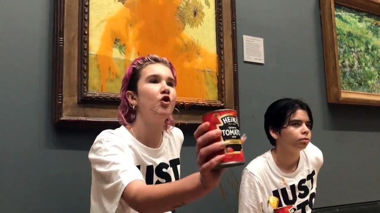 Экоактивистки облили супом картину Ван Гога «Подсолнухи» в Национальной галерее Лондона
