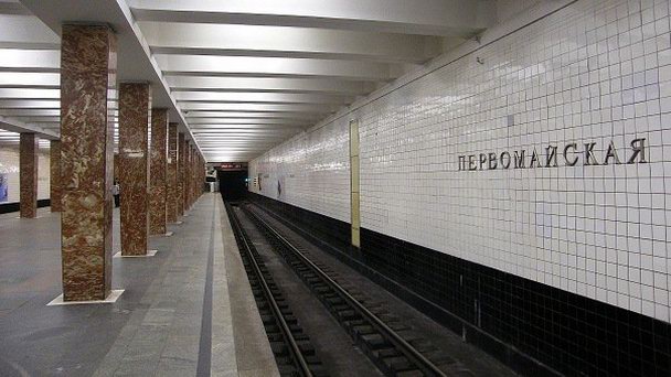 Мужчин-москвичей «награждают» повесткой в метро