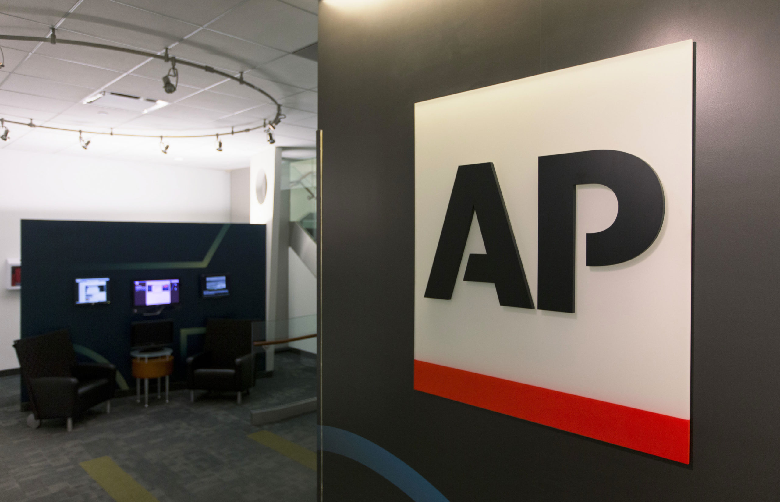 Агентство Associated Press уволило журналиста за фейк о падении «российских ракет»