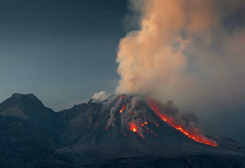 Камчатский вулкан Шивелуч вновь проснулся после трёх лет спячки