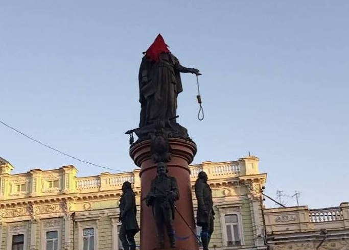 Украинская «война с памятниками» продолжается