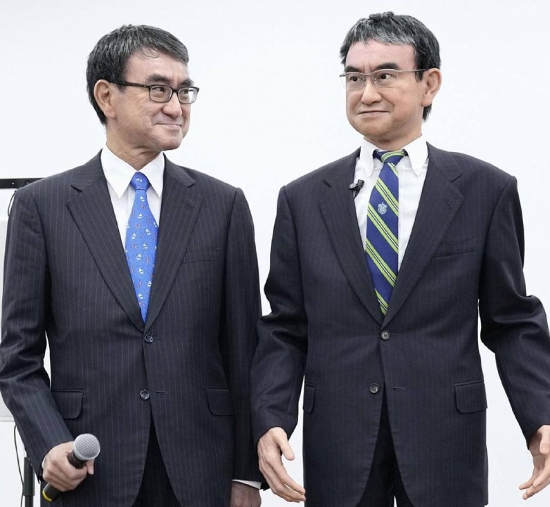 Японские технологи создали кибер-двойника для министра Таро Коно