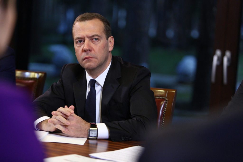 Путин учредил новый пост и назначил на него Медведева