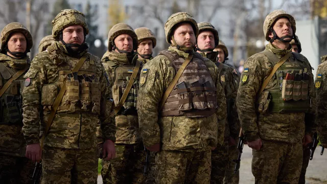 Украинские военные на построении