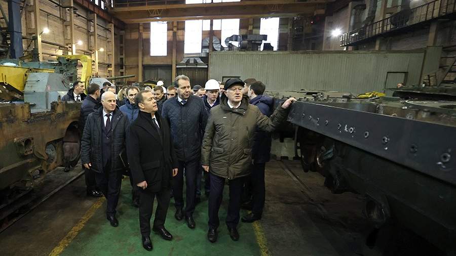 Зампред Совбеза провел совещание по контролю за производством военной техники и вооружений