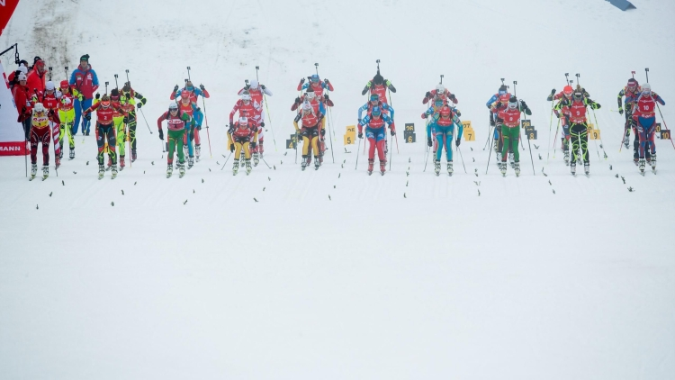 Олимпийские спортсмены-лыжники России на старте