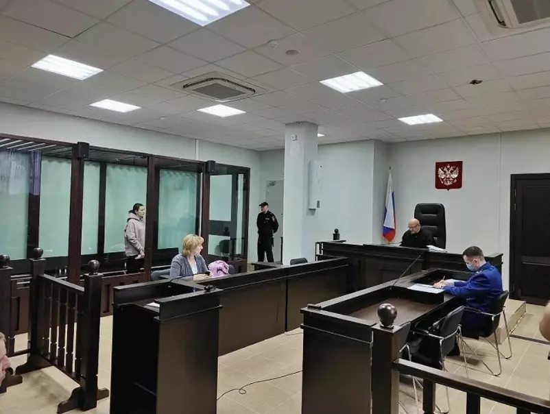 Судебно заседание по делу о причинении умышленного вреда грудному ребёнку в Омске