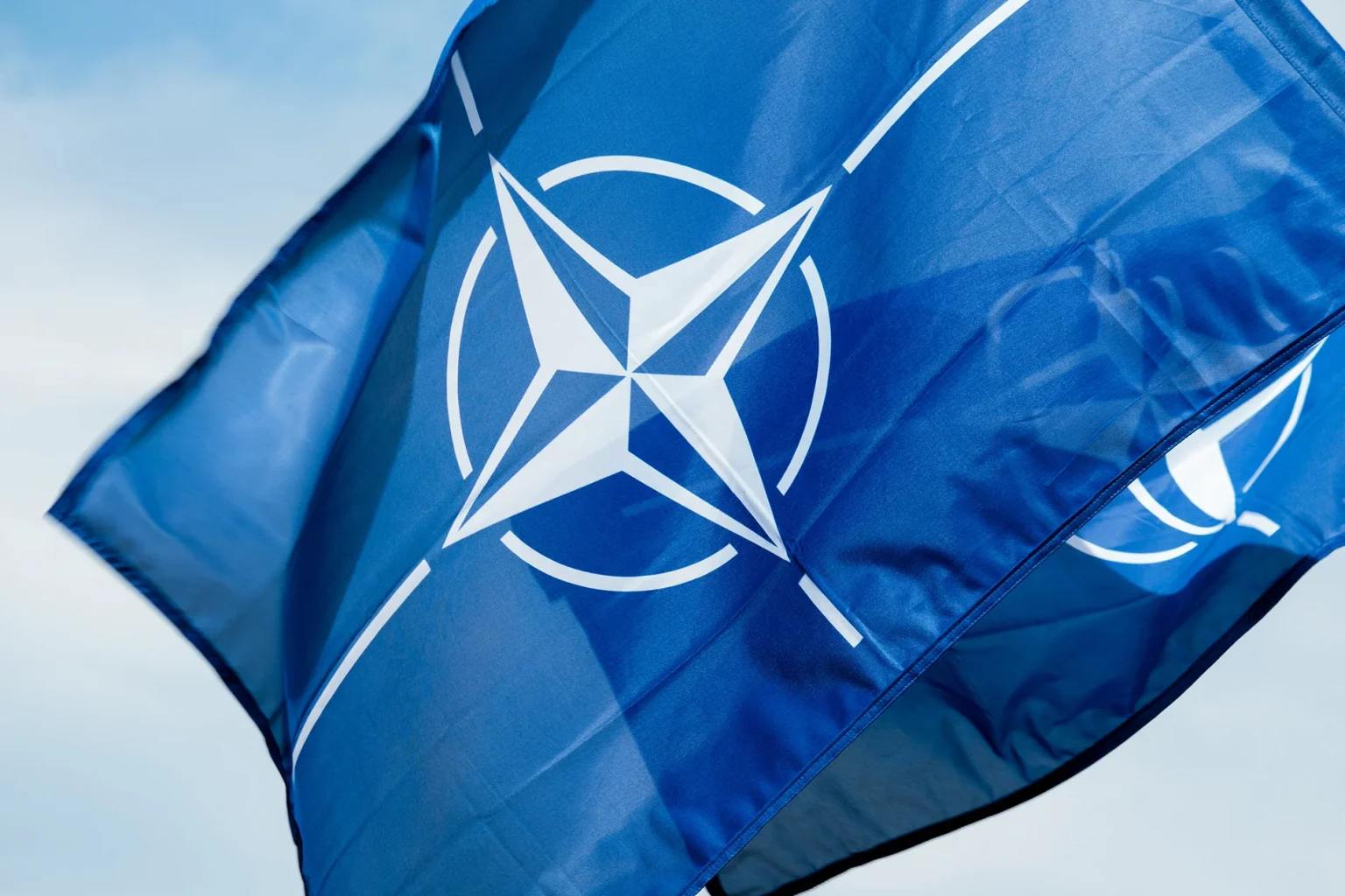 В нато допустили. Североатлантический Альянс НАТО. NATO (North Atlantic Treaty Organization) - Североатлантический военный Альянс (НАТО).. Флаг НАТО 1949. Североатлантический Альянс НАТО флаг.