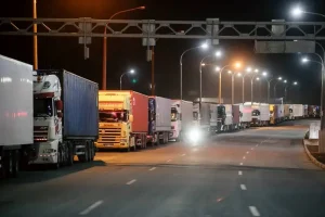 В Госдуме принято решение запретить проезд польских грузовиков по России фото