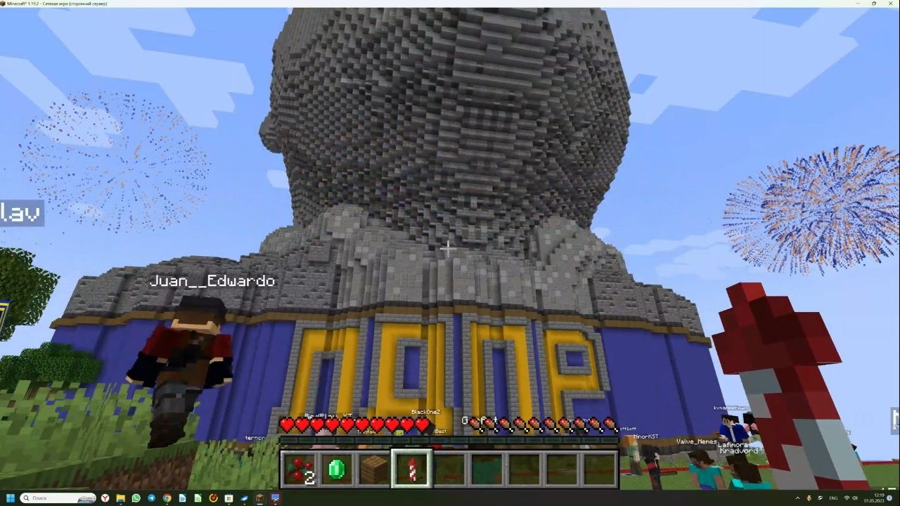 Памятник Жириновскому в игре Minecraft
