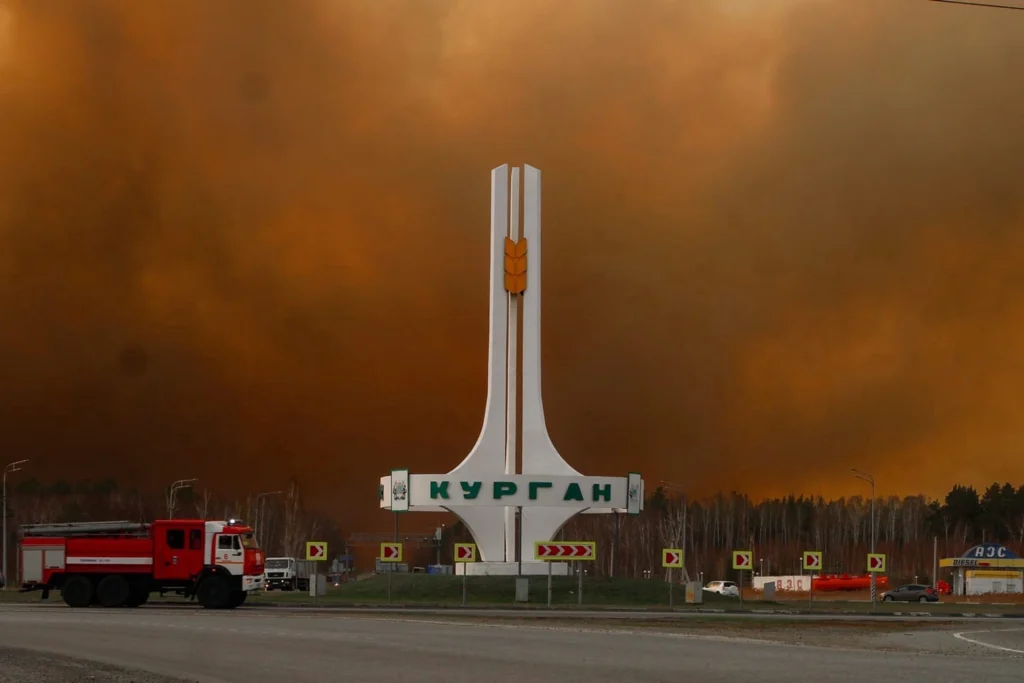 В Курганской области тушат пожары, как и по всей России; власти планируют выплатить от 10 до 50 тысяч рублей пострадавшим в результате стихии