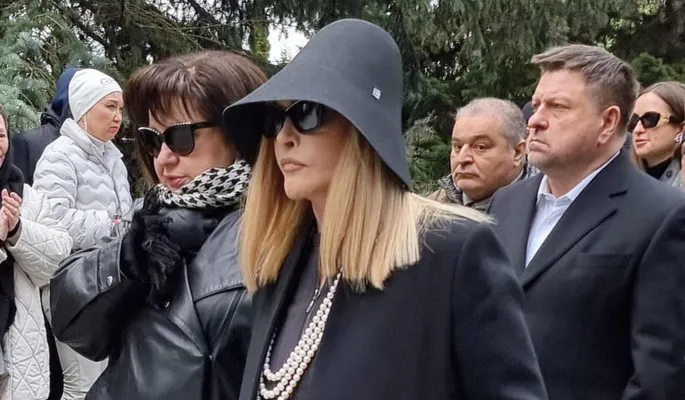 Алла Борисовна Пугачёва посетила похороны российского модельера Юдашкина (но не Зайцева), чем приковала внимание общественности и журналистов