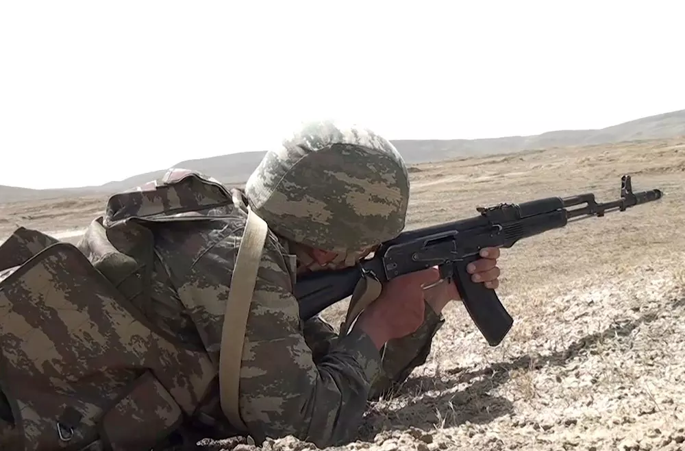 Азербайджанские и карабахские силы обмениваются обвинениями в обстрелах