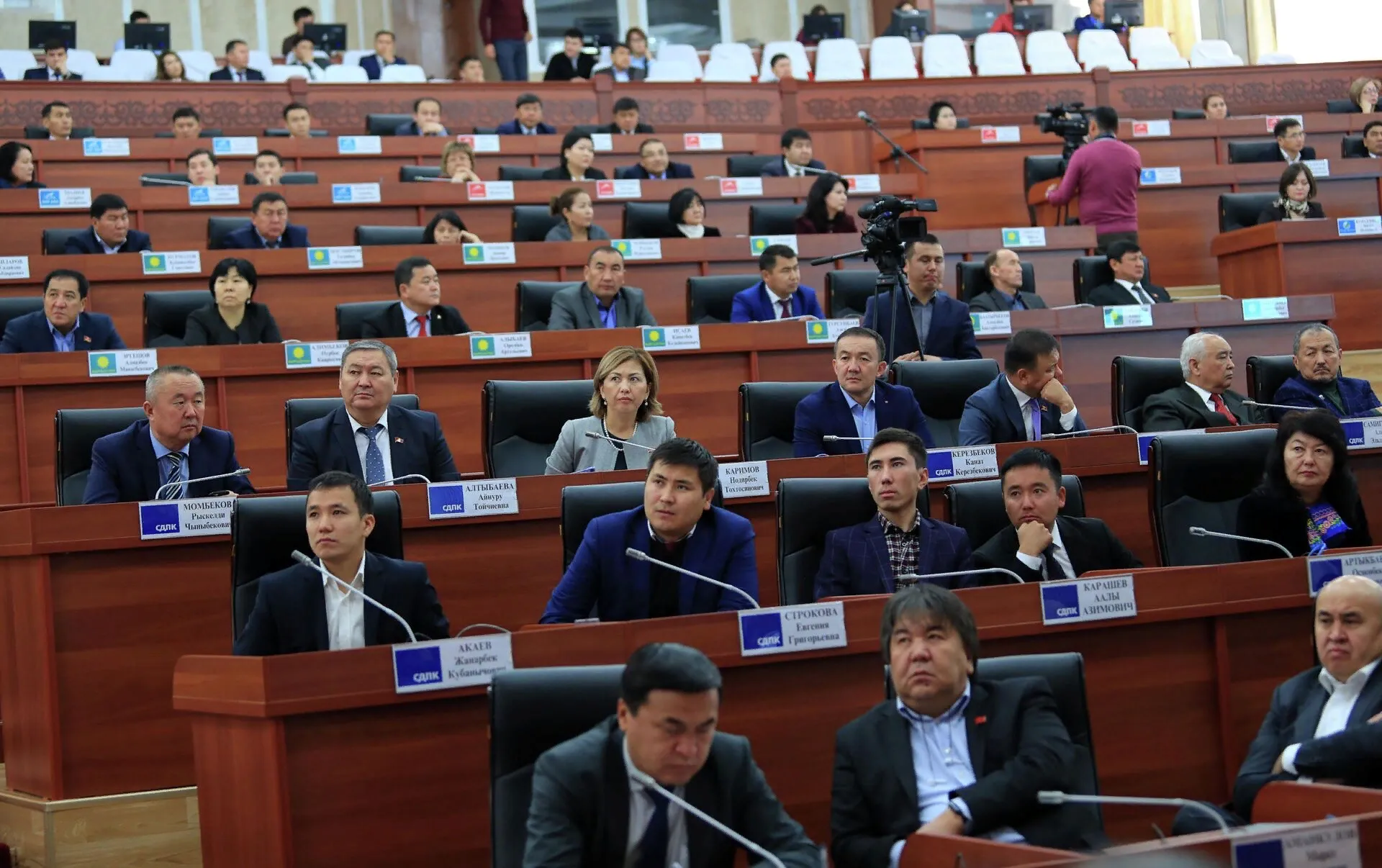 Депутаты Киргизии