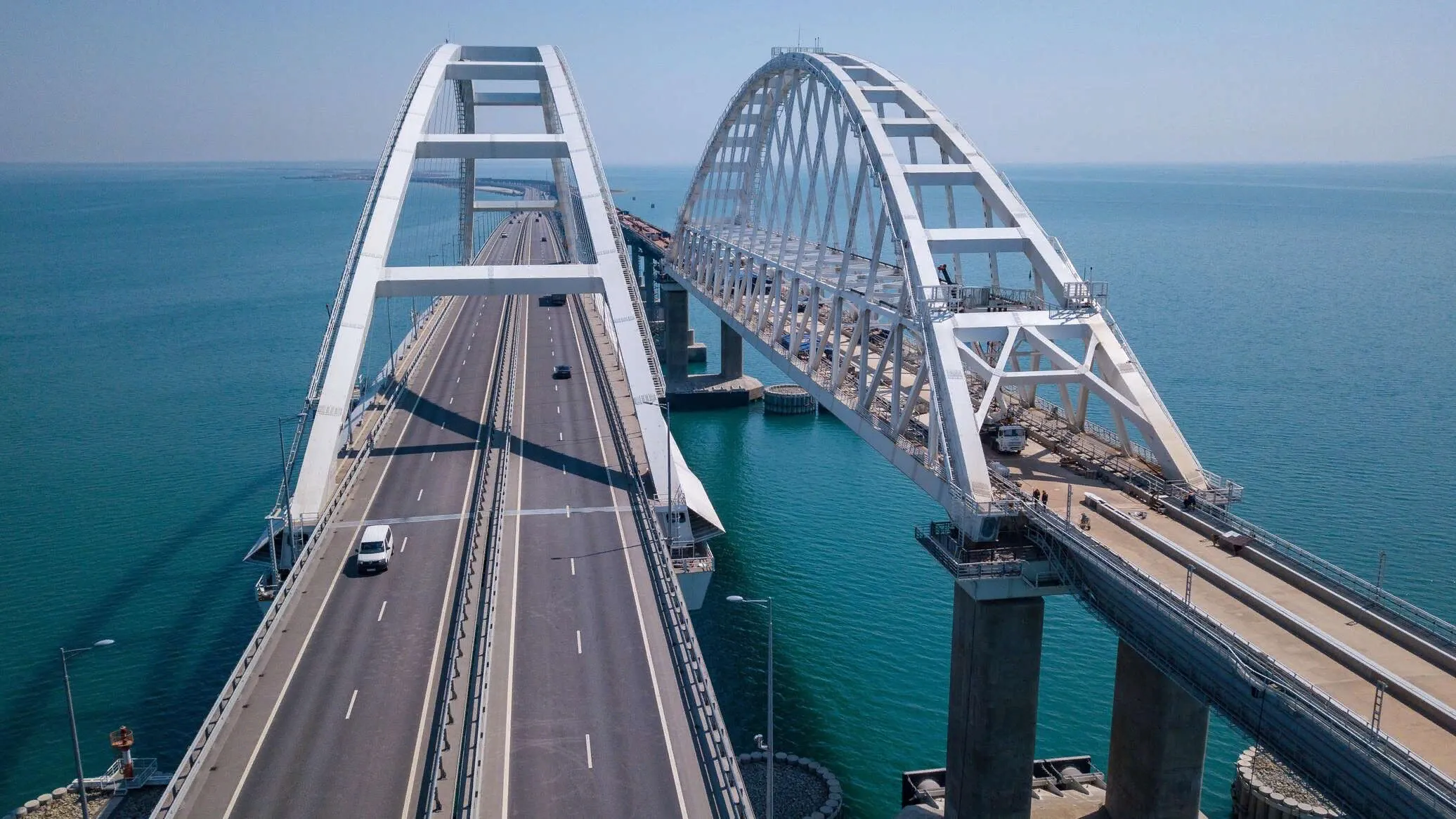 На Крымском мосту возобновлен транспортный поток после блокировки