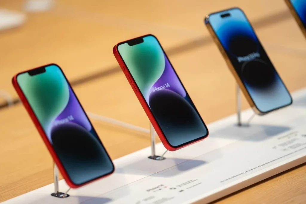 Apple запускает продажи нового iPhone из Индии