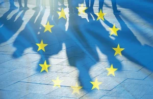 СМИ: Украина присоединится к ЕС взамен на смену власти в Польше фото
