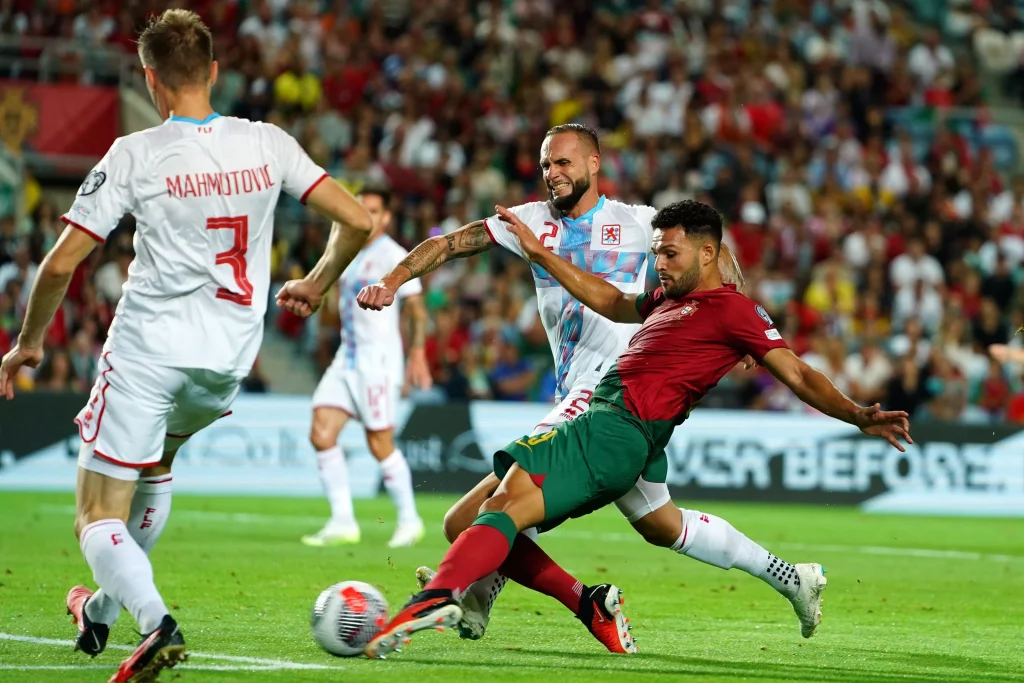 Португалия разгромила Люксембург в матче квалификации чемпионата Европы