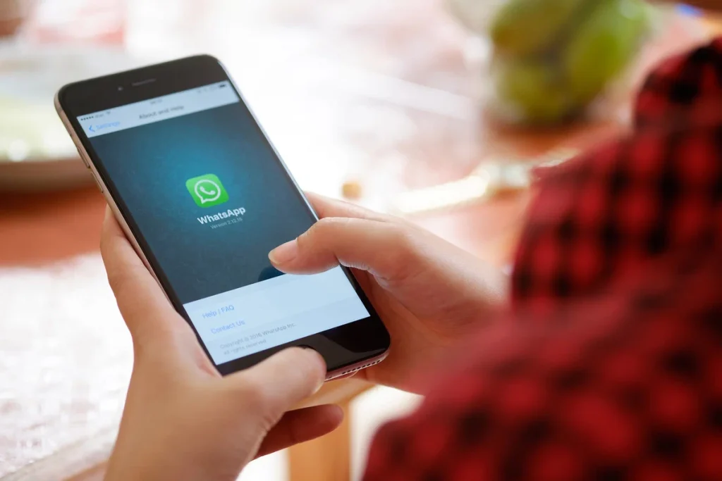 WhatsApp запустит обмен сообщений между мессенджерами