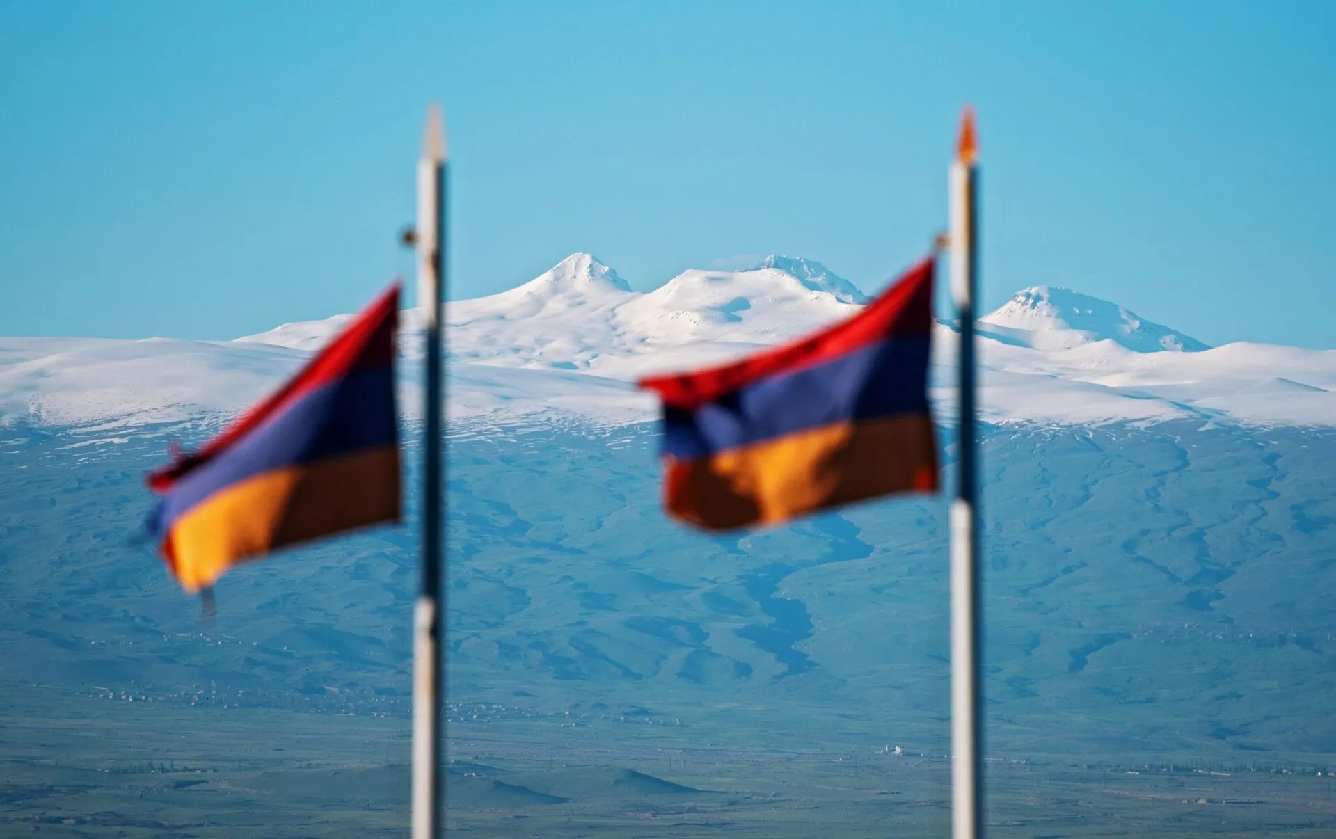 Армения с флагом
