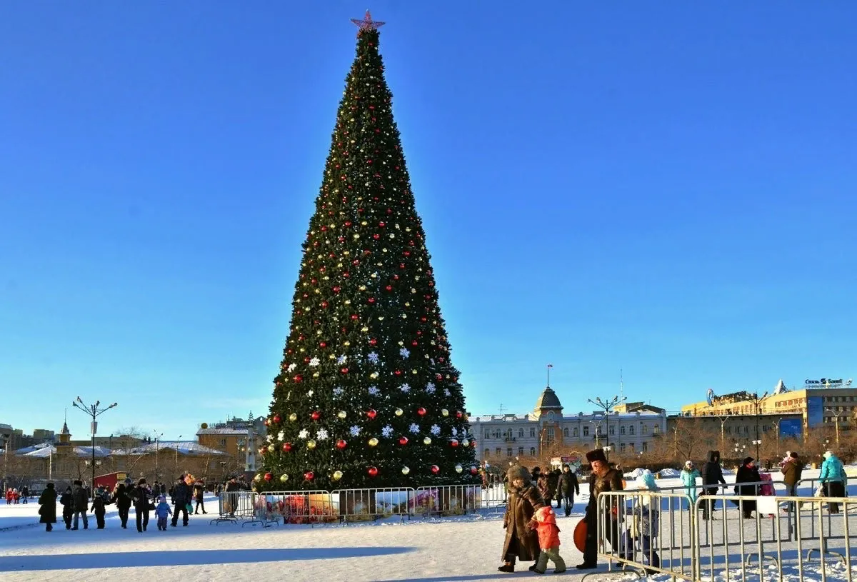 елка на площади