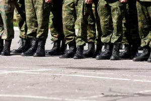 Франция планирует отправить около двух тысяч военных на Украину  фото
