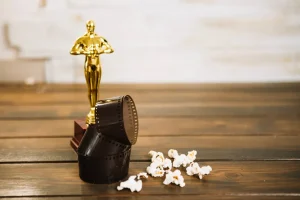 Фильм «Оппенгеймер» получил «Оскар» в номинации «Лучший фильм года» фото