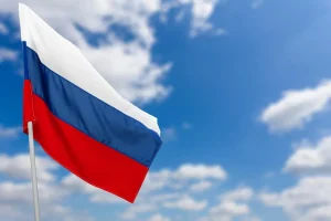 ГД приняла закон, обязывающий детсады и вузы вывешивать флаг России фото
